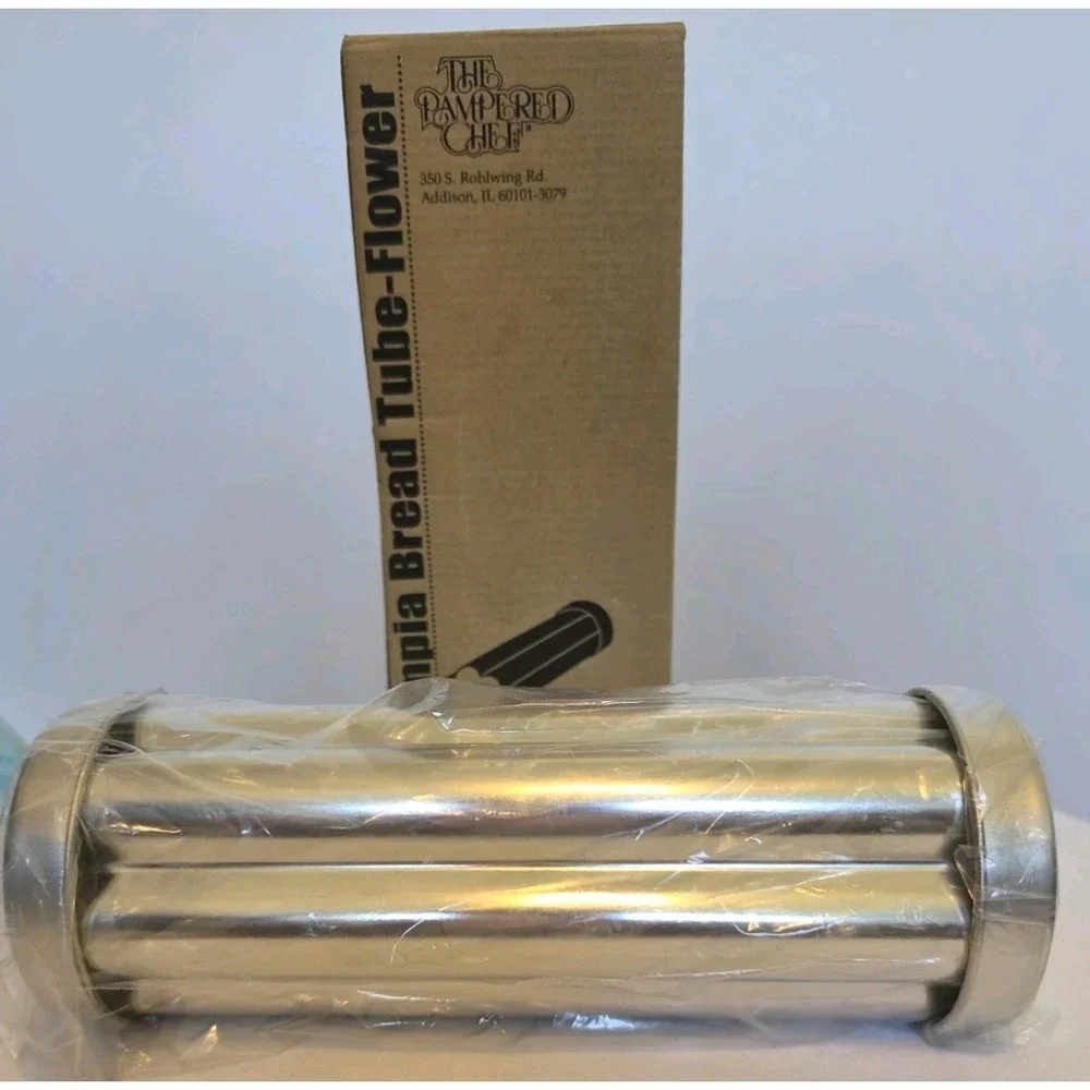 NIB The Pampered Chef - Valtrompia Bread Tube - Flower #1550